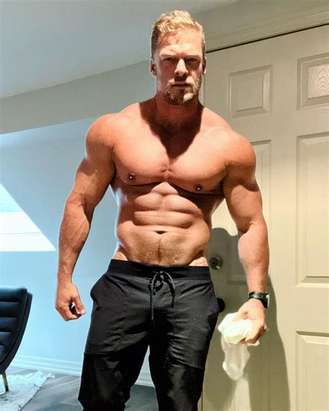 Height and Physique of Alan Ritchson