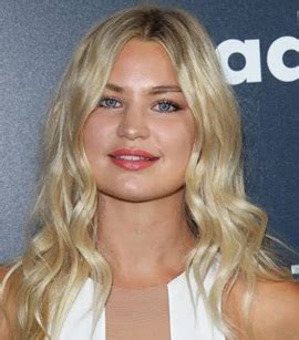 Jennifer Akerman's Physical Appearance: Height and Figure