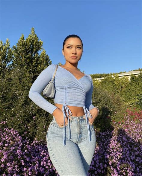 Julia Kelly's fashion and style choices