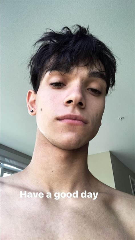 Lucas Dobre's Physical Appearance and Style