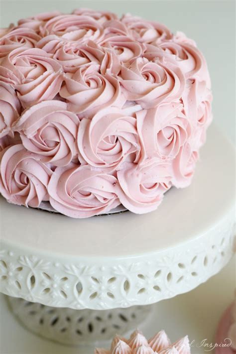 Mastering the Art of Cake Decorations: From Simple to Stunning