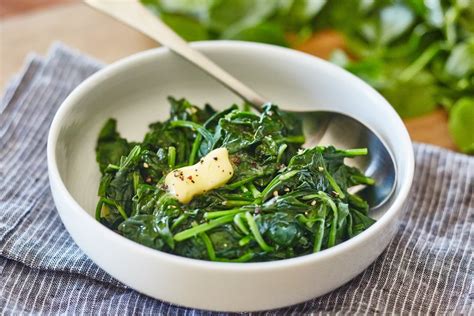 Mastering the Art of Cleaning and Preparing Fresh Spinach Leaves