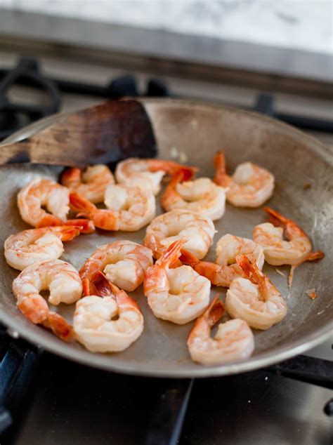 Mastering the Art of Cleaning and Preparing Shrimp for Perfect Frying