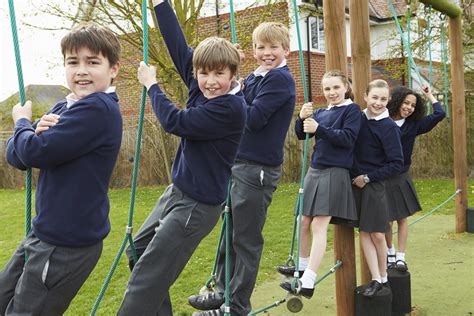 Memories of the Playground: School Uniforms and Childhood Friendship