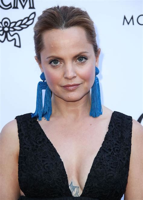 Mena Suvari - Figure and Style