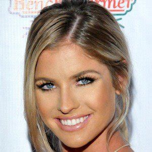 Net Worth of Carly Lauren