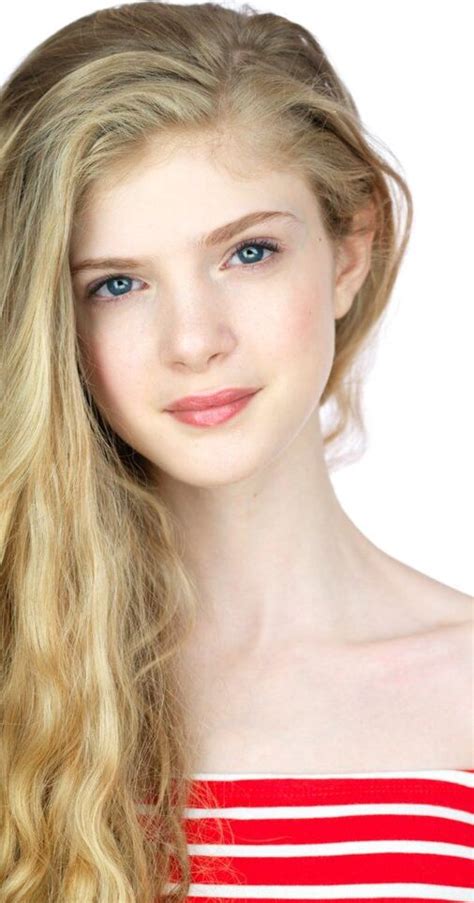 Net Worth of Elena Kampouris