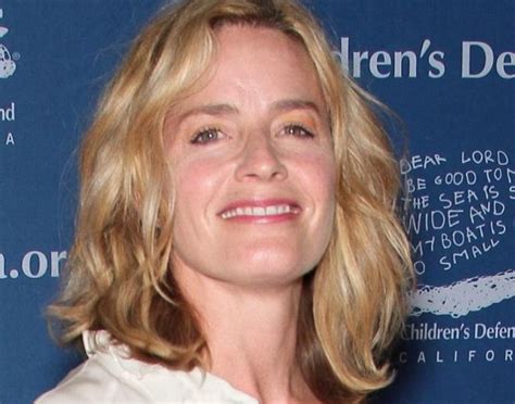 Net Worth of Elisabeth Shue