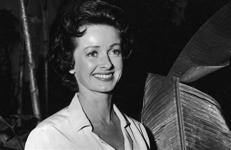 Noel Neill's Physical Appearance Analysis