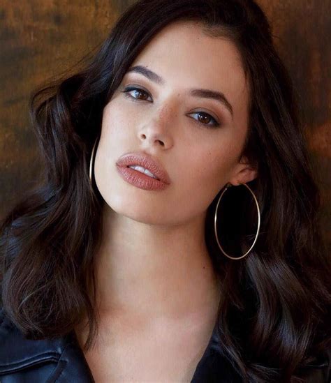 Personal Details of Chloe Bridges