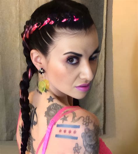 Phoebe Phelpz's Fashion and Style Influence