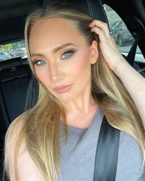 Physical Appearance and Figure of AJ Applegate