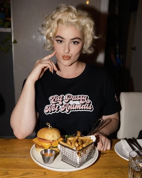 Public Image and Controversies Surrounding Stefania Ferrario