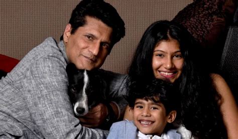 Rajeev Makhni's Family Background