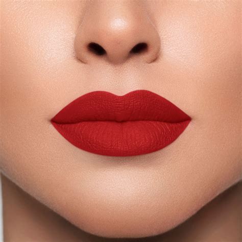 Red Glitter Lips: Achieving a Bold and Glamorous Pout