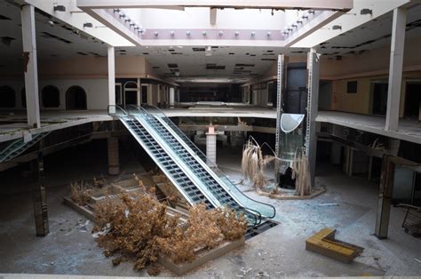 Revealing the Psychological Impact of Deserted Stores on Communities