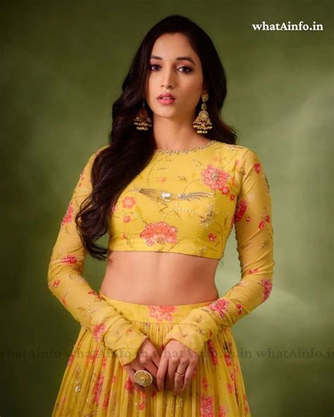 Srinidhi Shetty Bio, Age, Net Worth: Get the Full Scoop!