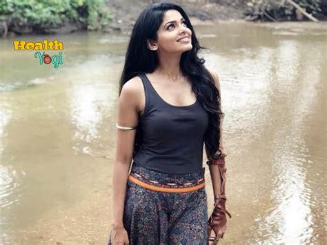 Stay Fit and Healthy: Discover Pooja Sawant's Workout Routine and Nutrition Suggestions