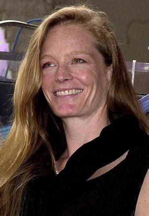 Suzy Amis Height