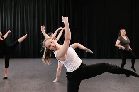 Sydney Dance: Early Life and Career