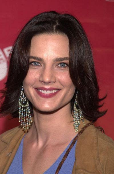 Terry Farrell Height: Physical Attributes and Beauty