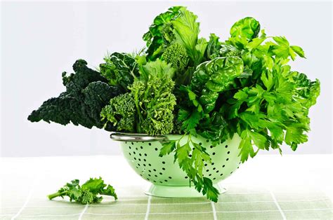 The Advantages of Incorporating Leafy Greens into Your Mixture