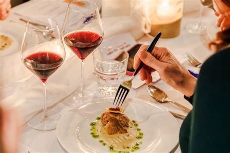 The Art of Pairing White Wine: Enhancing Your Culinary Experience