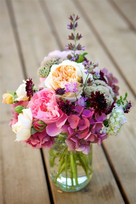 The Art of Selecting the Perfect Floral Arrangement