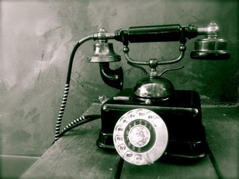 The Evolution of Phone Communication: From Rotary Dials to Smartphones