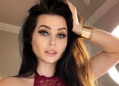 The Net Worth of Niece Waidhofer: Insights and Analysis