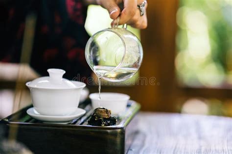 The Significance of Mindfulness during the Process of Brewing and Serving Tea