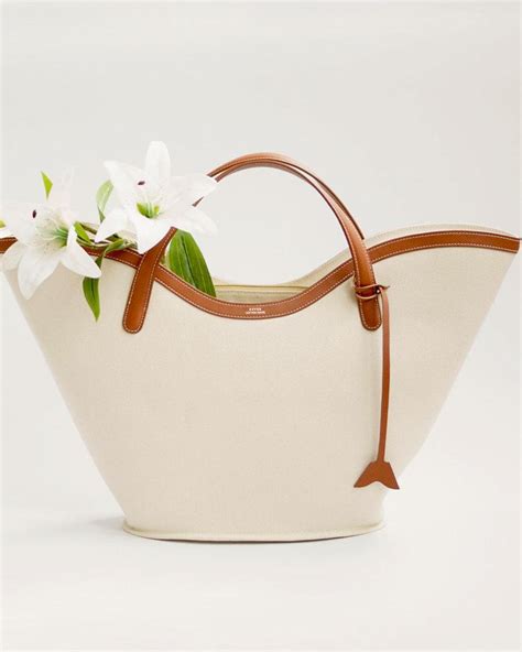 The Timeless Sophistication of a Ivory Handbag