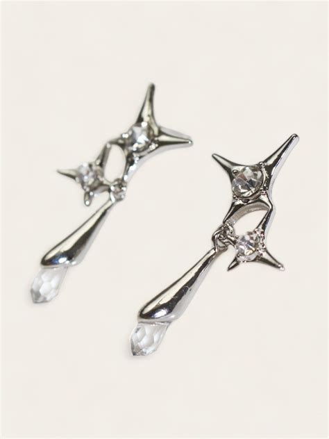 Tips for Maintenance and Care to Prolong the Lifespan of Your Silver Earrings