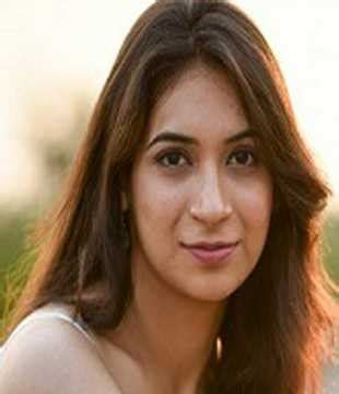 Uncover the true age of Simran Arora