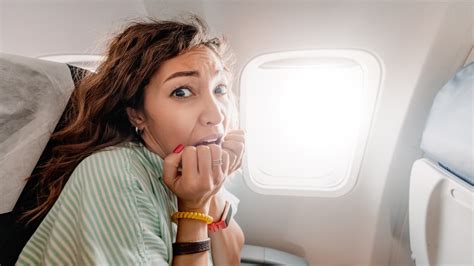 Understanding the Connection between Fear of Flying and the Manifestation of Flight Anxiety through Vivid Imagery