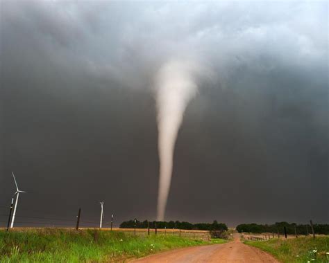 Unique Behavior: How Dual Tornadic Vortices Differ From Solitary Funnel Clouds