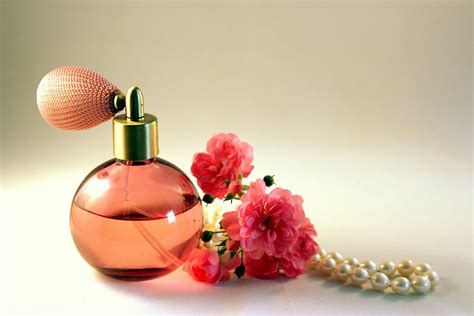 Unveiling the Meaning Behind an Incandescent Fragrance in One's Dream