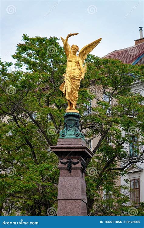 Unveiling the figure and net worth of Goddess Vienna