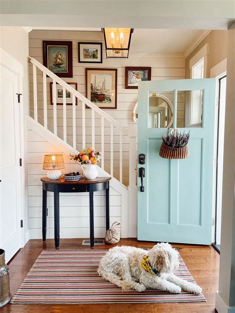 Welcome Home: Creating a Cozy and Welcoming Entryway