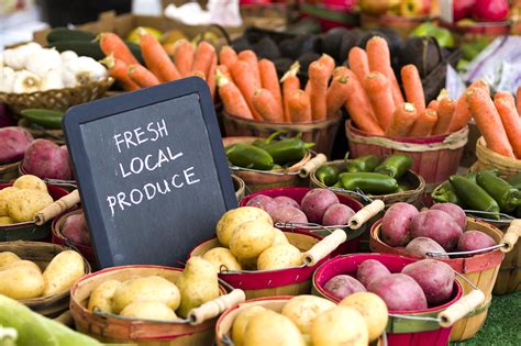 Where to Find Locally Grown Tomatoes: Supporting Farmers Markets