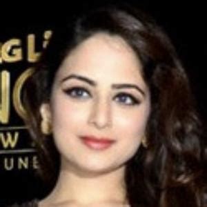 Zoya Afroz: Net Worth and Assets